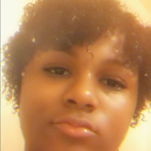 Meet your Posher, Kira